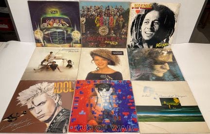 13 vinyles divers contenant Madonna, John Lennon, 