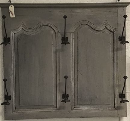 Appendiabiti da parete in legno verniciato di grig