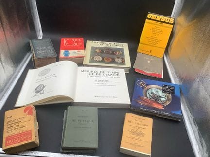 Lot de livres d’horlogerie sur la mesure du temps,