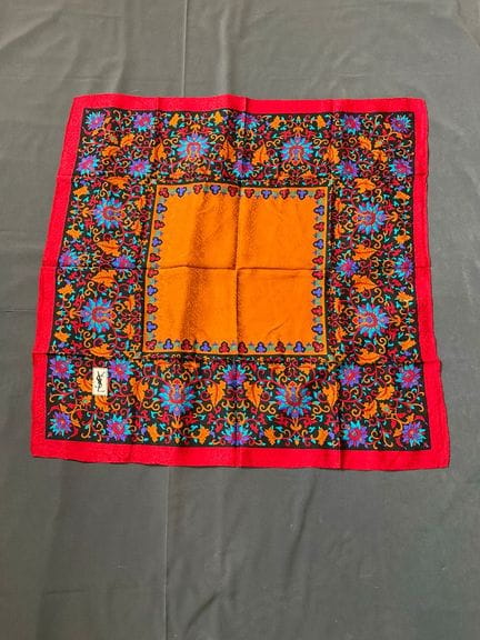 Foulard Yves Saint Laurent multicolore en soie à d