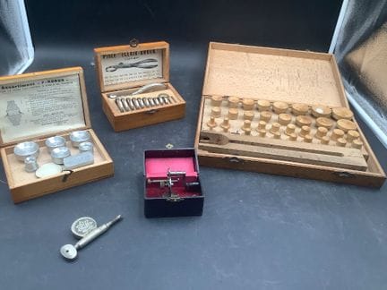 1 jeu de tasseaux en aluminium ROBUR,1 pince de se