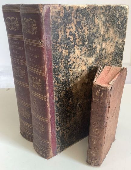 3 opere antiche relative alla lingua francese.
- I