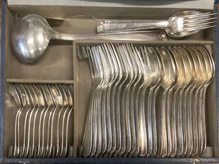 Metallo argentato, un servizio da tavola da 37 pez