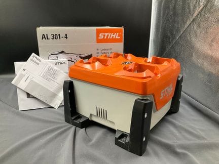 Caricabatterie STIHL per 4 batterie, modello AL301