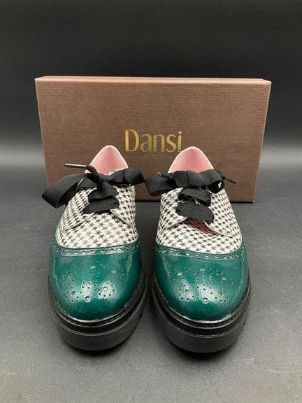 DANSI，皮革，36码，绿色/黑色。
全新，附原装鞋盒。