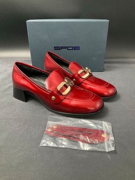 SPAZIOZERO 8，配有可更换搭扣的高跟鞋，Lavinia款式，尺码39，颜色：红色。