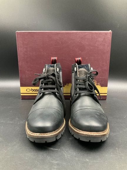 BASE LONDON, Trenton, size 40, black.
Like-new con
