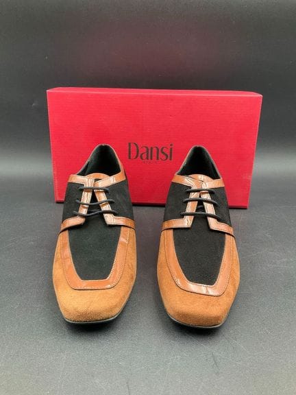 DANSI，皮革，40码，黑色/棕色。
全新，带原装鞋盒。