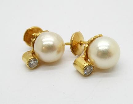 Paire de boucles d'oreilles en or jaune, perle et 