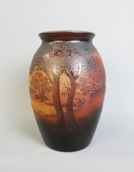 D'ARGENTAL. Kleine, bauchige Vase aus mehrschichti