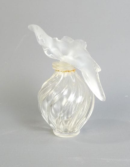 LALIQUE für Nina Ricci. Parfümflakon mit zwei Taub
