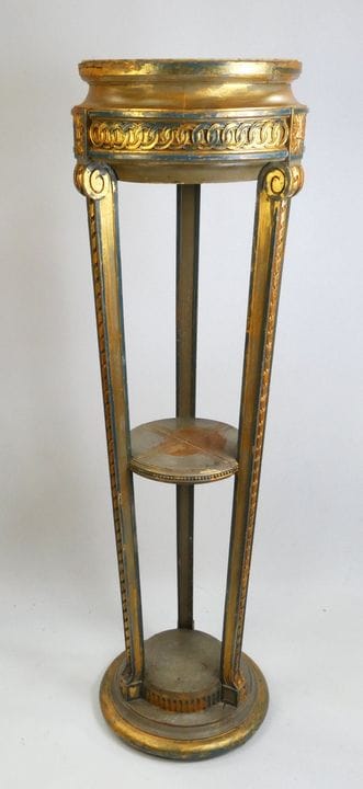 Sedia in stile tripode ateniese, in legno intaglia