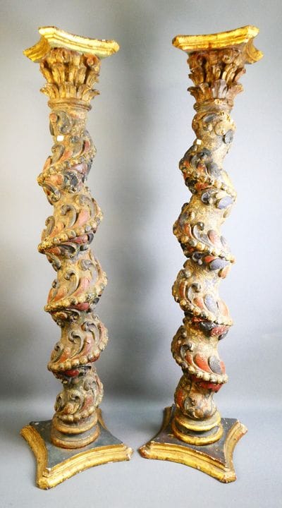 Coppia di colonne salomoniche in legno policromo, 