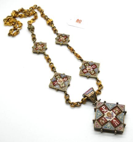 Collier en or jaune et micro mosaïque religieuse a