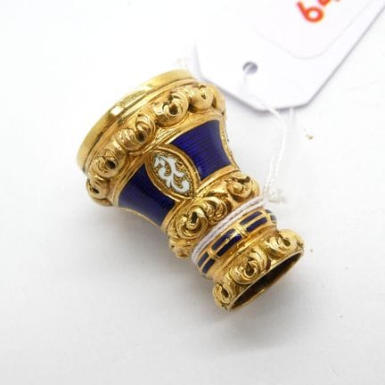 Cachet à cire en or jaune 18k émaillé bleu marine 