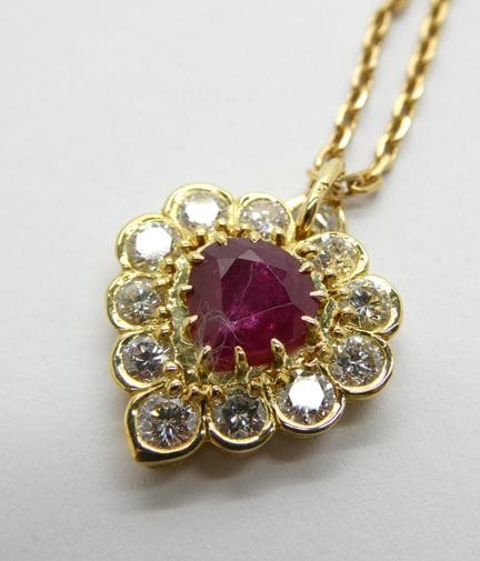 Collier 40 cm en or jaune et pendentif or jaune en