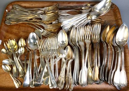 Set di posate in metallo argentato di vari modelli