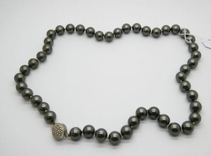 Collier de perles noires de Thaïti fermoir fantais