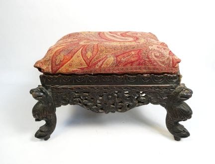 Sgabello in legno indocinese, con gambe ricurve de