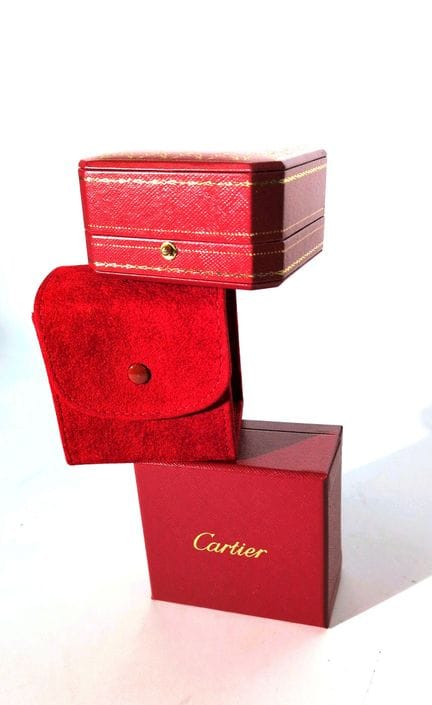 CARTIER 
Ensemble comprenant 3 boites rouges
8 x 7