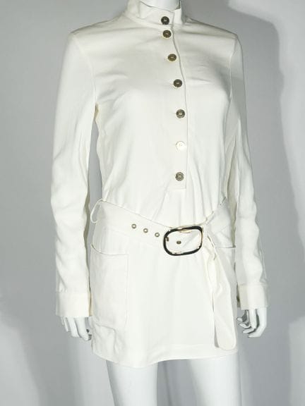 PIERRE BALMAIN
 Robe courte à manches longues, bou