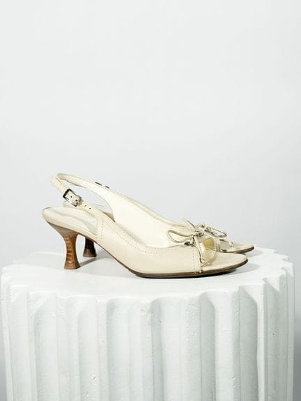 FERRAGAMO
Paire de sandales à talons en cuir 
Tail
