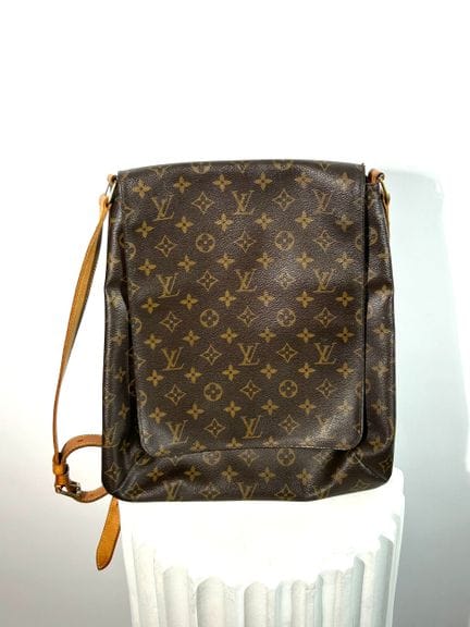 LOUIS VUITTON
Modèle Musette
Sac en toile enduite 