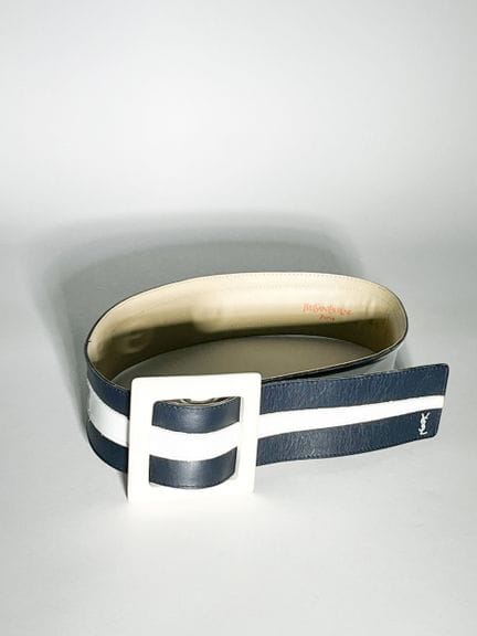 YVES SAINT LAURENT
Ceinture bleu marine et en viny