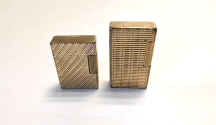 S.T DUPONT
Réunion de 2 briquets en métal argenté 