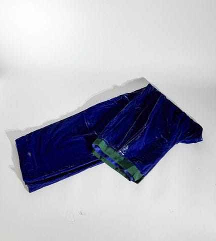 GIORGIO ARMANI
 Pantalon en velours bleu, fermetur