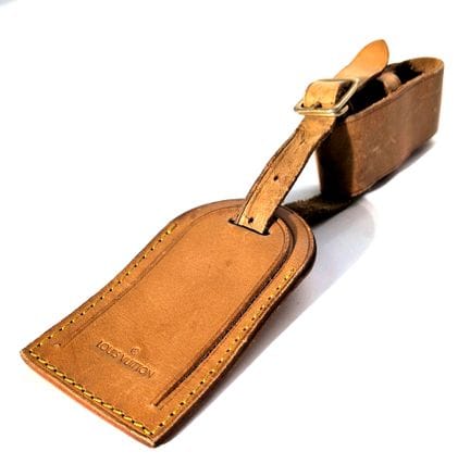 LOUIS VUITTON 
Etiquette porte nom en cuir naturel