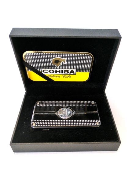 COHIBA
Briquet en métal argenté laqué, à décor géo