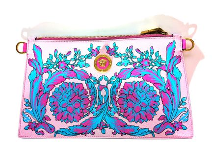 VERSACE 
Pochette en cuir synthétique grainé à déc