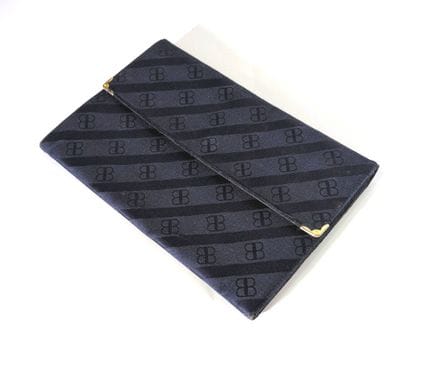 BALENCIAGA
Pochette en tissu marine, intérieur cui