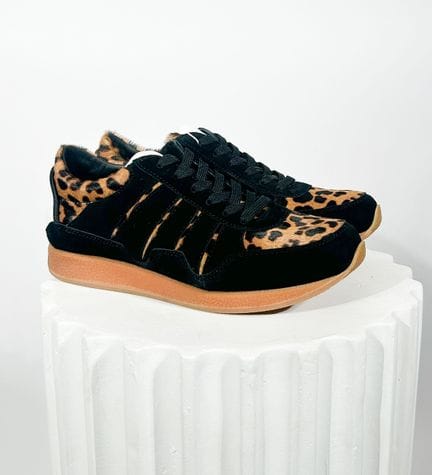 DOLCE & GABBANA 
Paire de baskets à motif léopard 