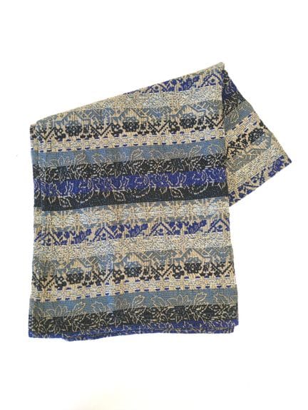 KENZO 
Étole en soie mélangée dans les tons bleus 