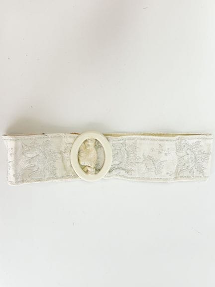 YVES SAINT LAURENT
Ceinture blanche avec une brode