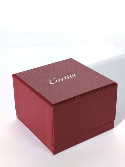 CARTIER 
Ecrin et boite
7,5 x 7,5 cm