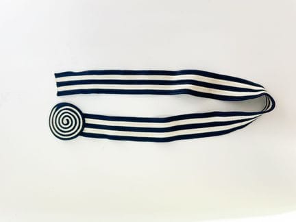YVES SAINT LAURENT
Ceinture à rayures blanches et 