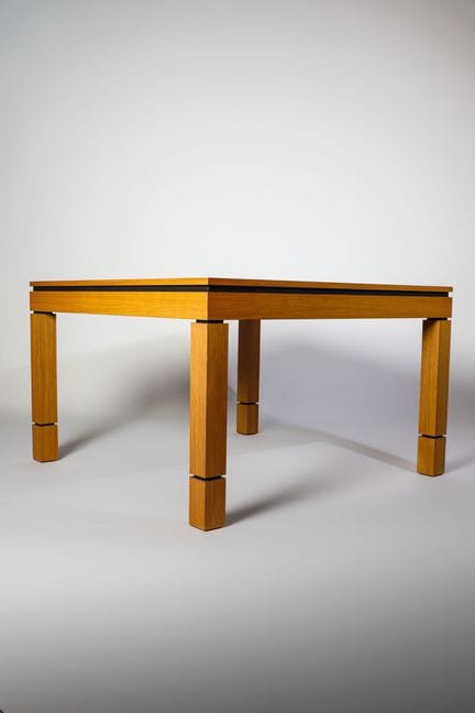 橡木贴面方形桌
现代风格作品
高75 - 宽120 - 深120 厘米
有正常使用痕迹 - 可抵扣增