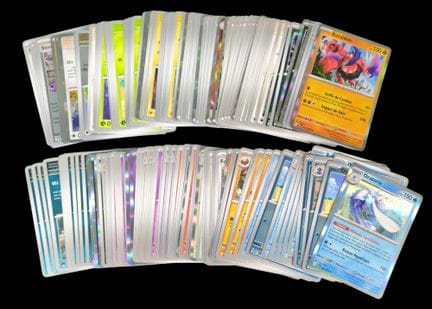 Lot of approximately 140 Pokémon cards (common/unc
