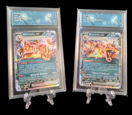 Set of 2 graded Pokémon cards - Collect Aura.
Vari