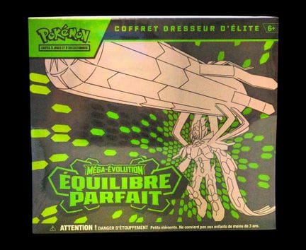 Versiegelte Pokémon-Box: Elite Trainer Box (ETB). 