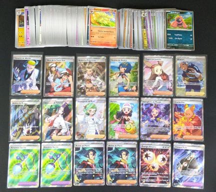 Set of 18 Full Art Trainer Pokémon cards
Includes 