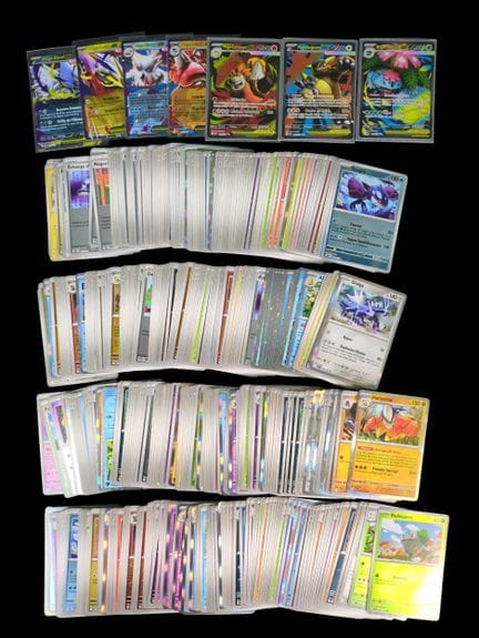 Set of approximately 400 Pokémon cards (common/unc