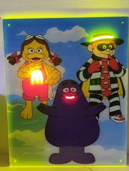 Letrero de neón sobre plexiglás de McDonald's - Pe