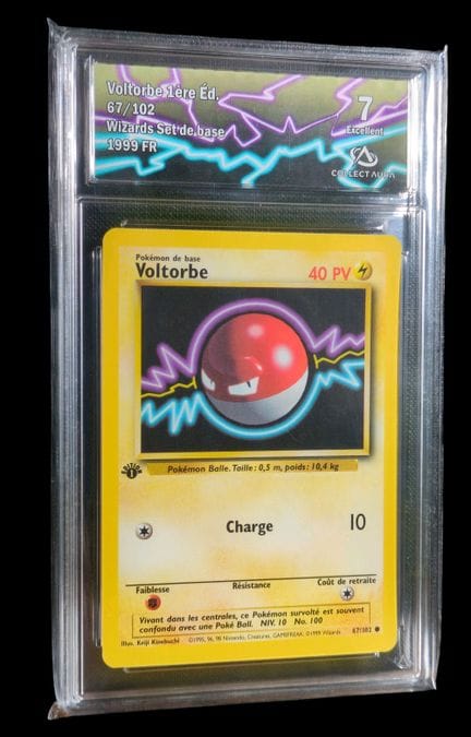 Carte Pokémon gradée Voltorbe 1ère Éd. (67/102)  –
