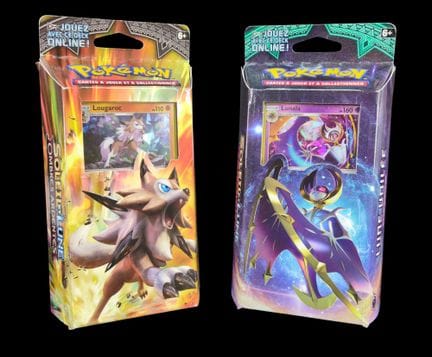 Set composto da 2 mazzi a tema Pokémon sigillati: 