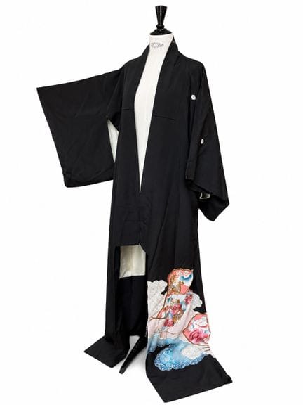 ANÓNIMO. 
Kimono «kurotomesode» de seda negra con 