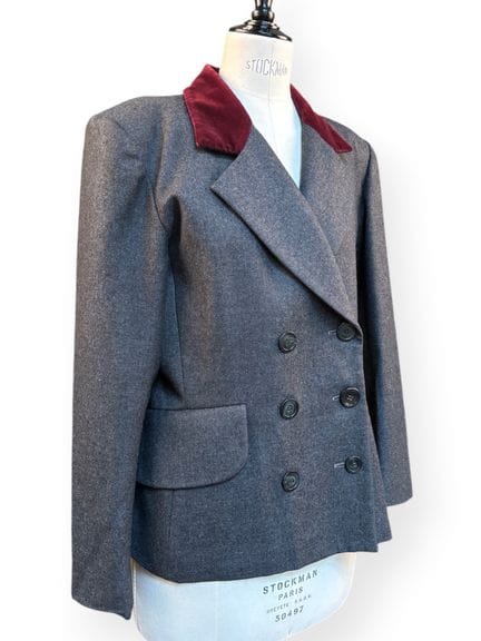 YVES SAINT LAURENT, variación.
Conjunto de traje c